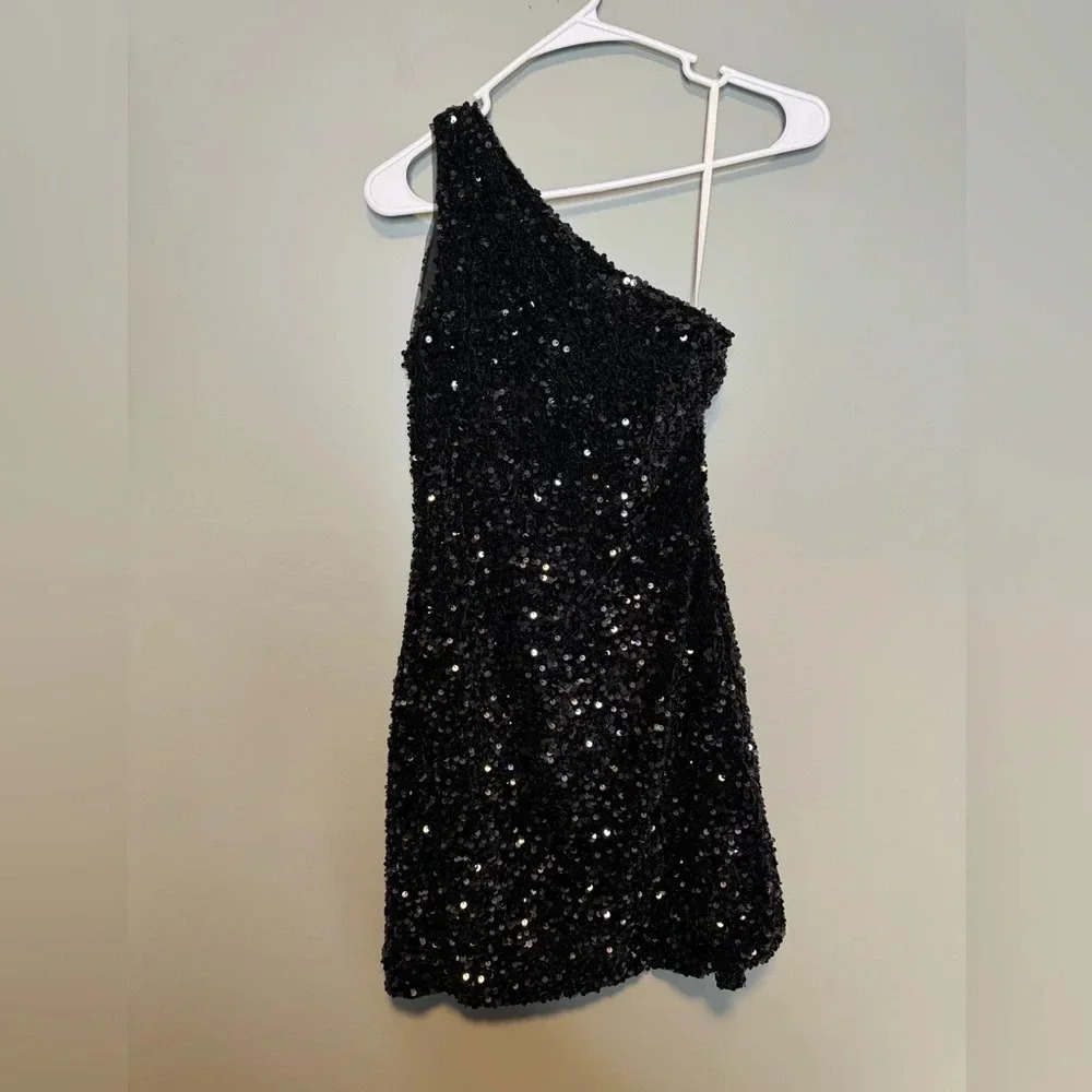 Women’s Black Sequin Mini Dress One Shoulder 3 Sequin Straps On Back Size 2